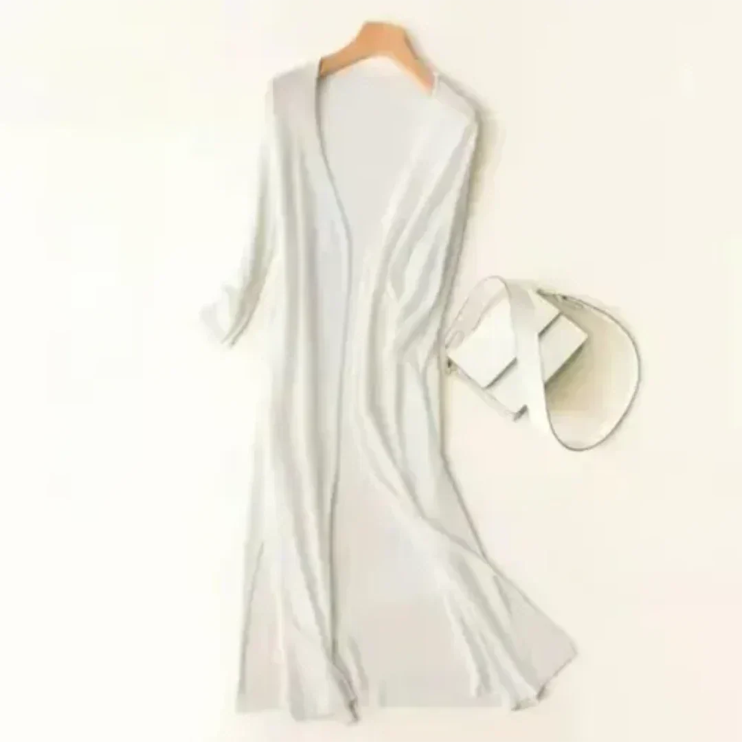 Women's long cardigan made of lightweight material with long sleeves