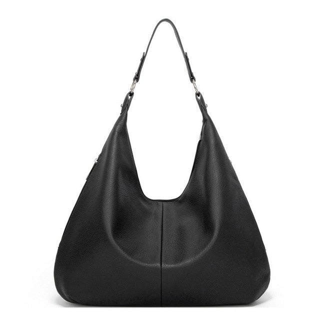 Women's handbag with classic shape and interior pockets