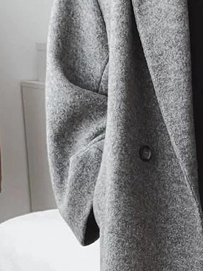 Women's long coat with classic cut and button closure