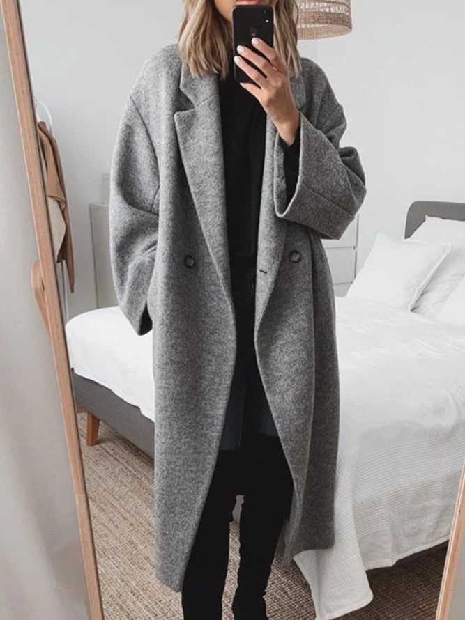 Women's long coat with classic cut and button closure