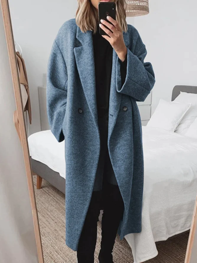 Women's long coat with classic cut and button closure