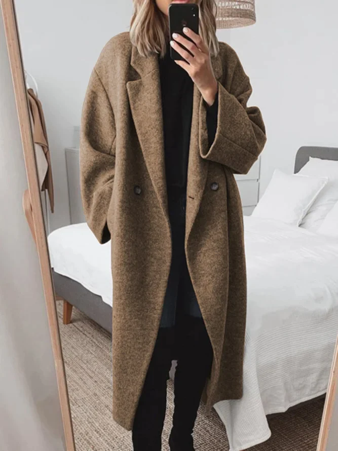 Women's long coat with classic cut and button closure
