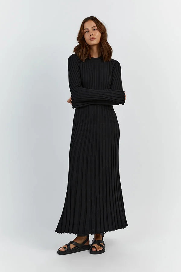 Floor-length women's maxi dress with vertical lines and slim silhouette