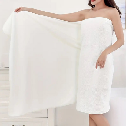 Oversized microfiber bath towel with waffle texture, highly absorbent and quick-drying with contrast trim