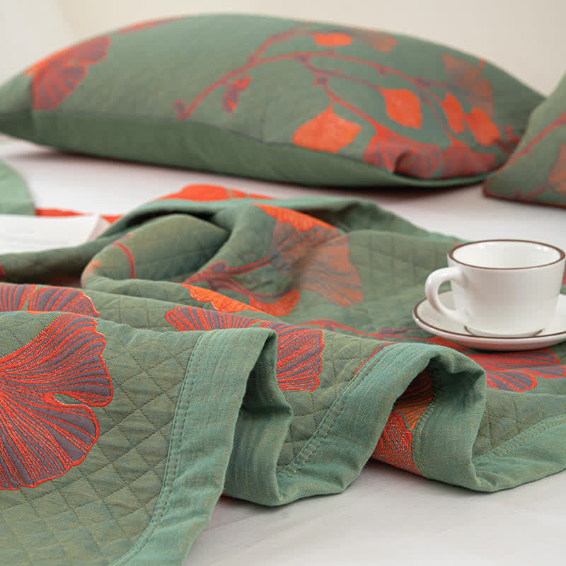 Reversible cotton blanket with ginkgo leaf pattern, quilted bedspread with pillowcases