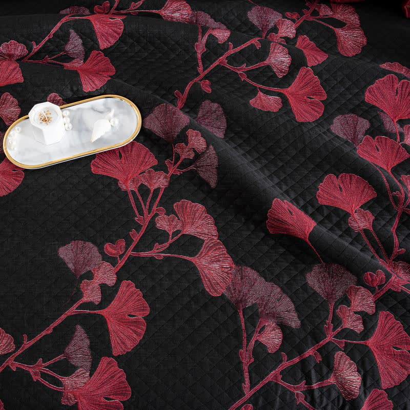 Reversible cotton blanket with ginkgo leaf pattern, quilted bedspread with pillowcases