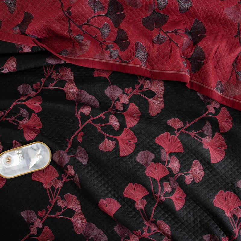 Reversible cotton blanket with ginkgo leaf pattern, quilted bedspread with pillowcases