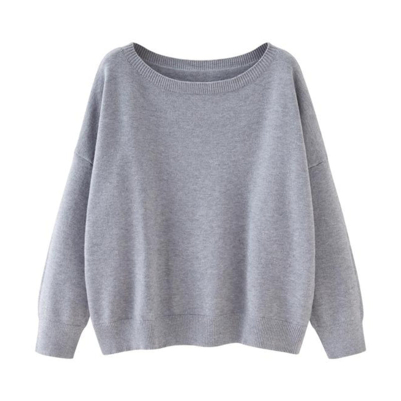 Women's sweater with round neckline made of fine knit
