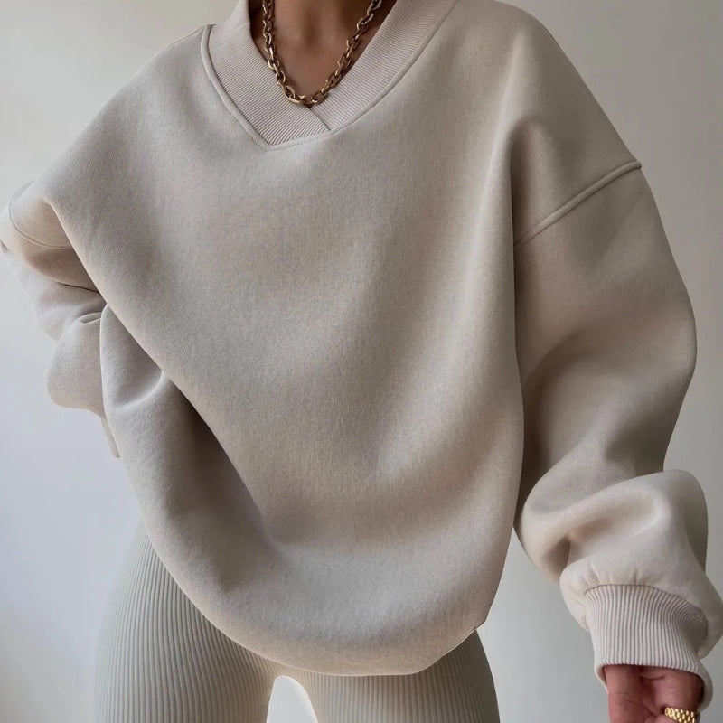 Oversized sweater made of soft fabric for men and women
