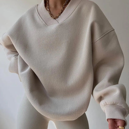 Oversized sweater made of soft fabric for men and women