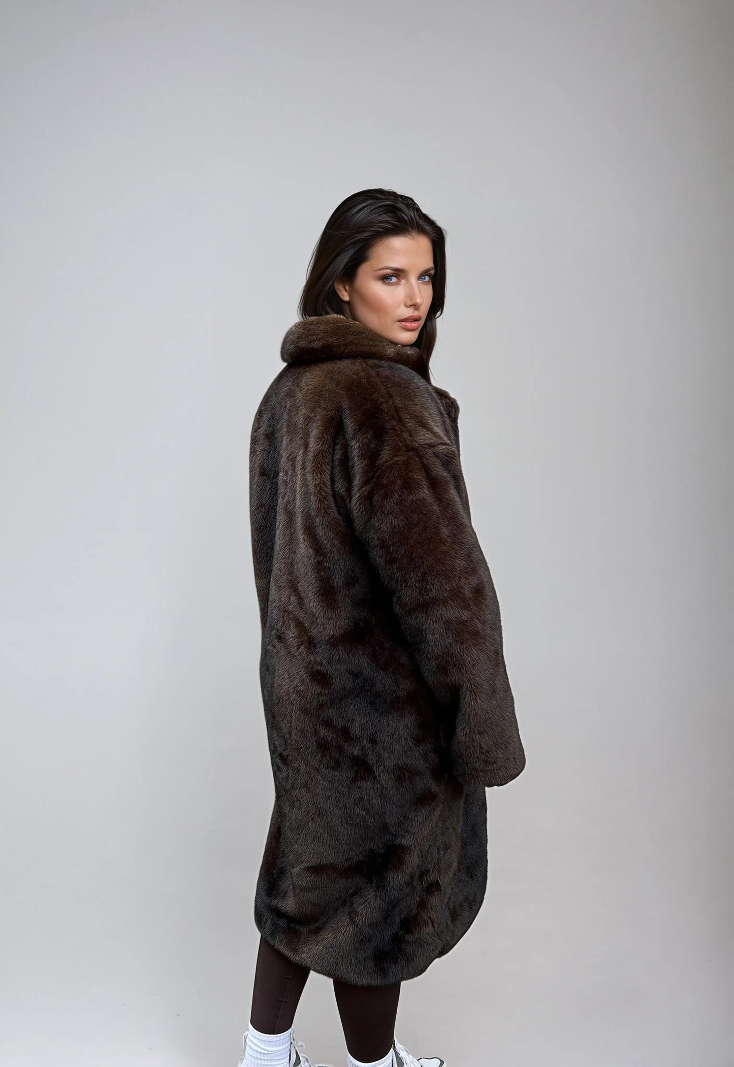 Women's coat made of faux fur with long fit