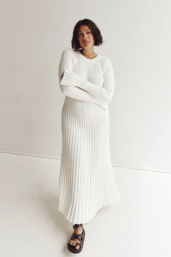 Floor-length women's maxi dress with vertical lines and slim silhouette