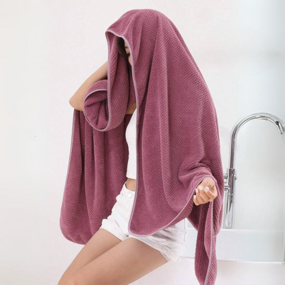 Oversized microfiber bath towel with waffle texture, highly absorbent and quick-drying with contrast trim