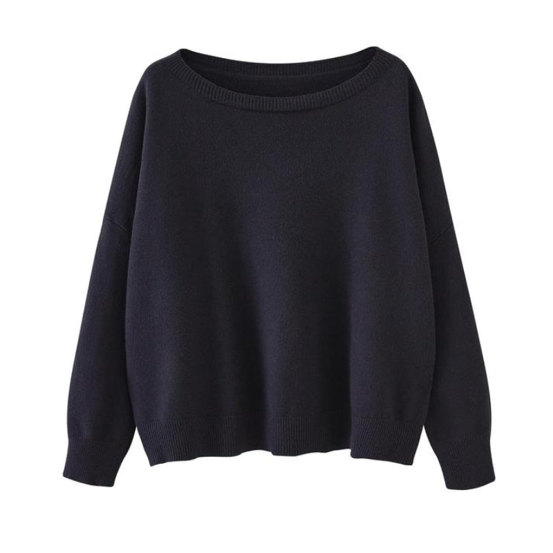 Women's sweater with round neckline made of fine knit