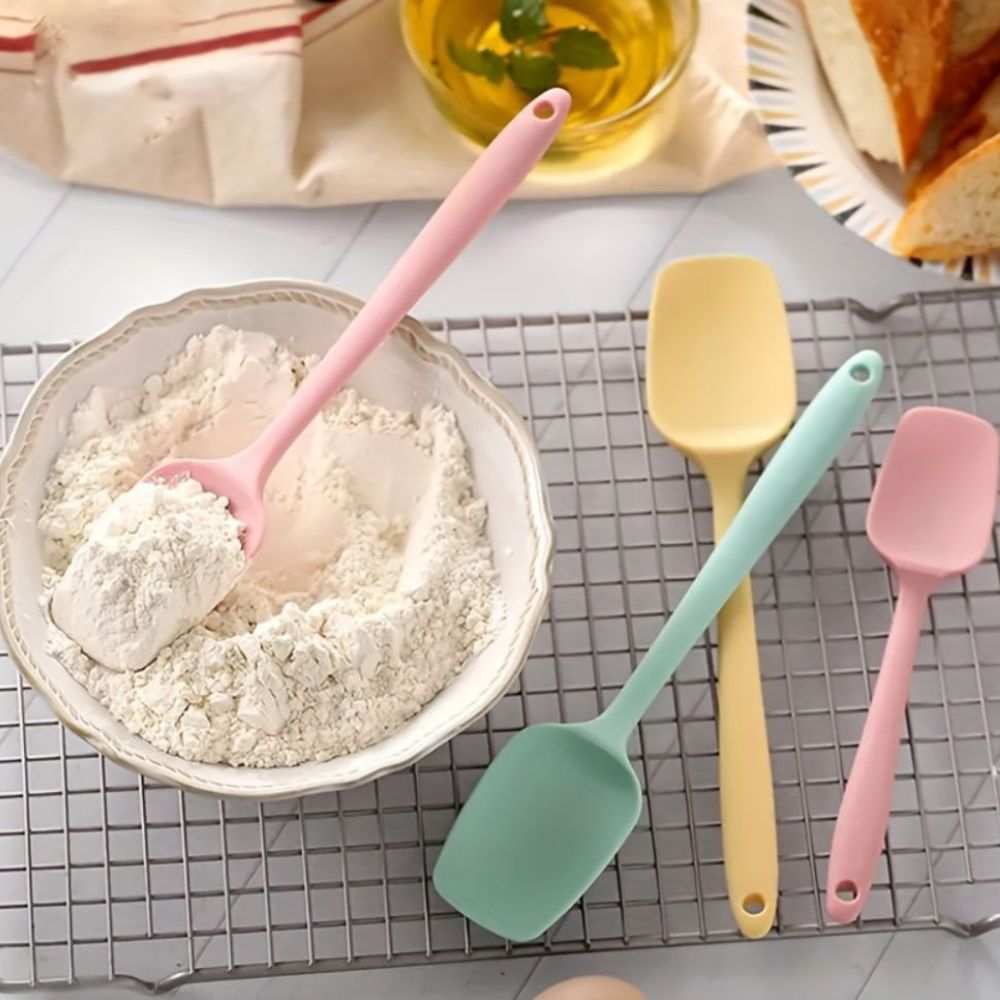 6-Piece Baking Helper Set Made of Heat-Resistant Silicone with Spatula, Macaron Spatula, and Silicone Brush