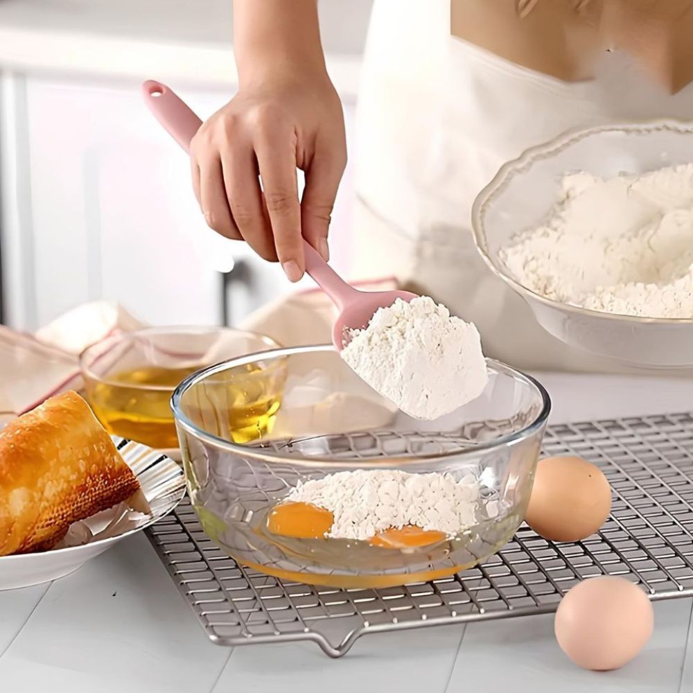 6-Piece Baking Helper Set Made of Heat-Resistant Silicone with Spatula, Macaron Spatula, and Silicone Brush