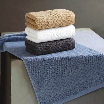 Hotel Bath Towel Made of Cotton Terry with Rice Grain Weave Zigzag Border Soft and Absorbent