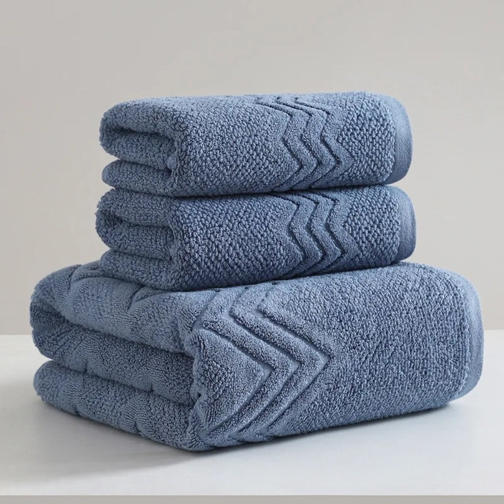Hotel Bath Towel Made of Cotton Terry with Rice Grain Weave Zigzag Border Soft and Absorbent