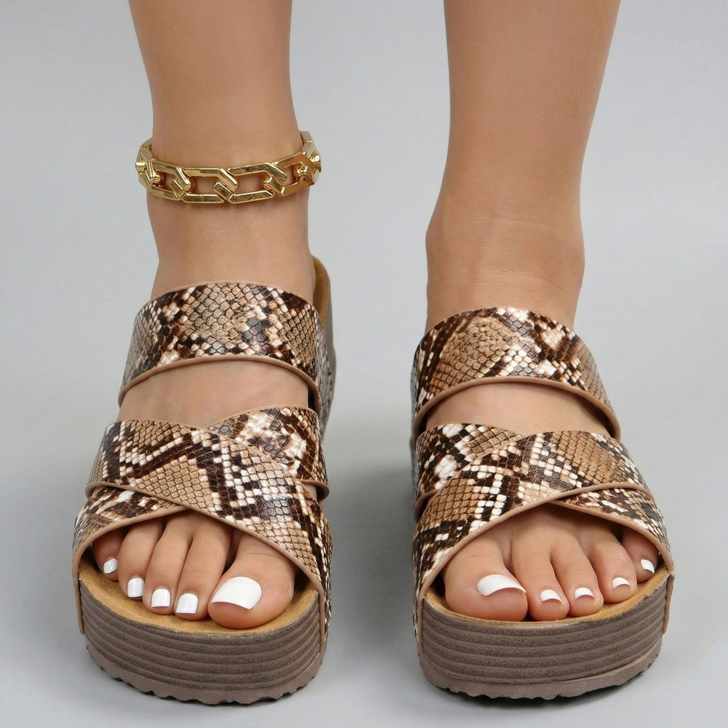 Women's sandals with wedge heel and braided straps