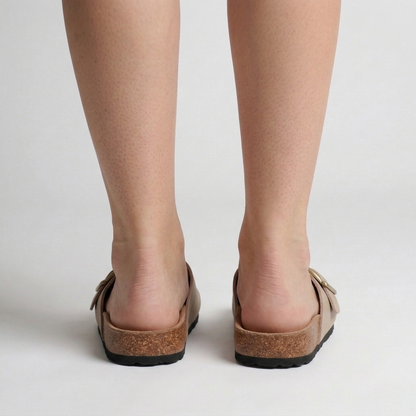 Women's sandals with adjustable buckle and anatomical sole