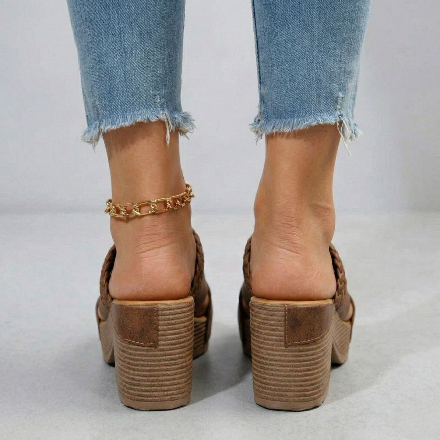 Women's sandals with wedge heel and braided straps