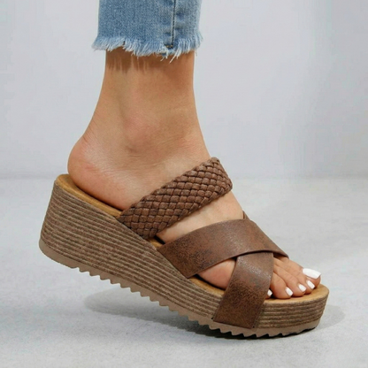 Women's sandals with wedge heel and braided straps
