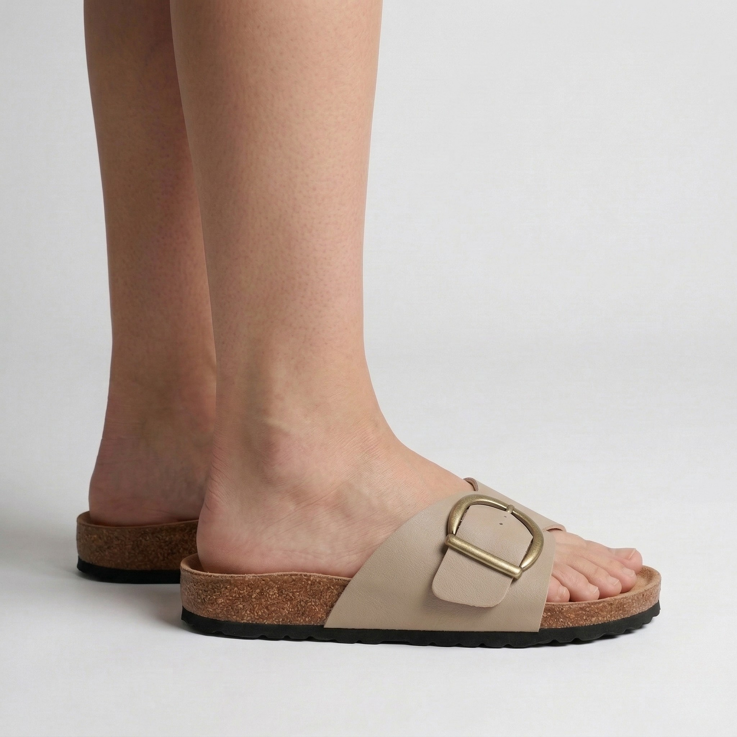 Women's sandals with adjustable buckle and anatomical sole