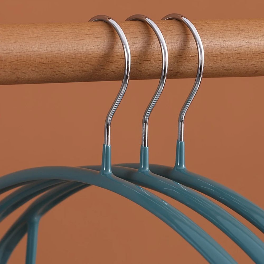 Elegant Non-Slip Hangers – Set of 10 for Neat Closets