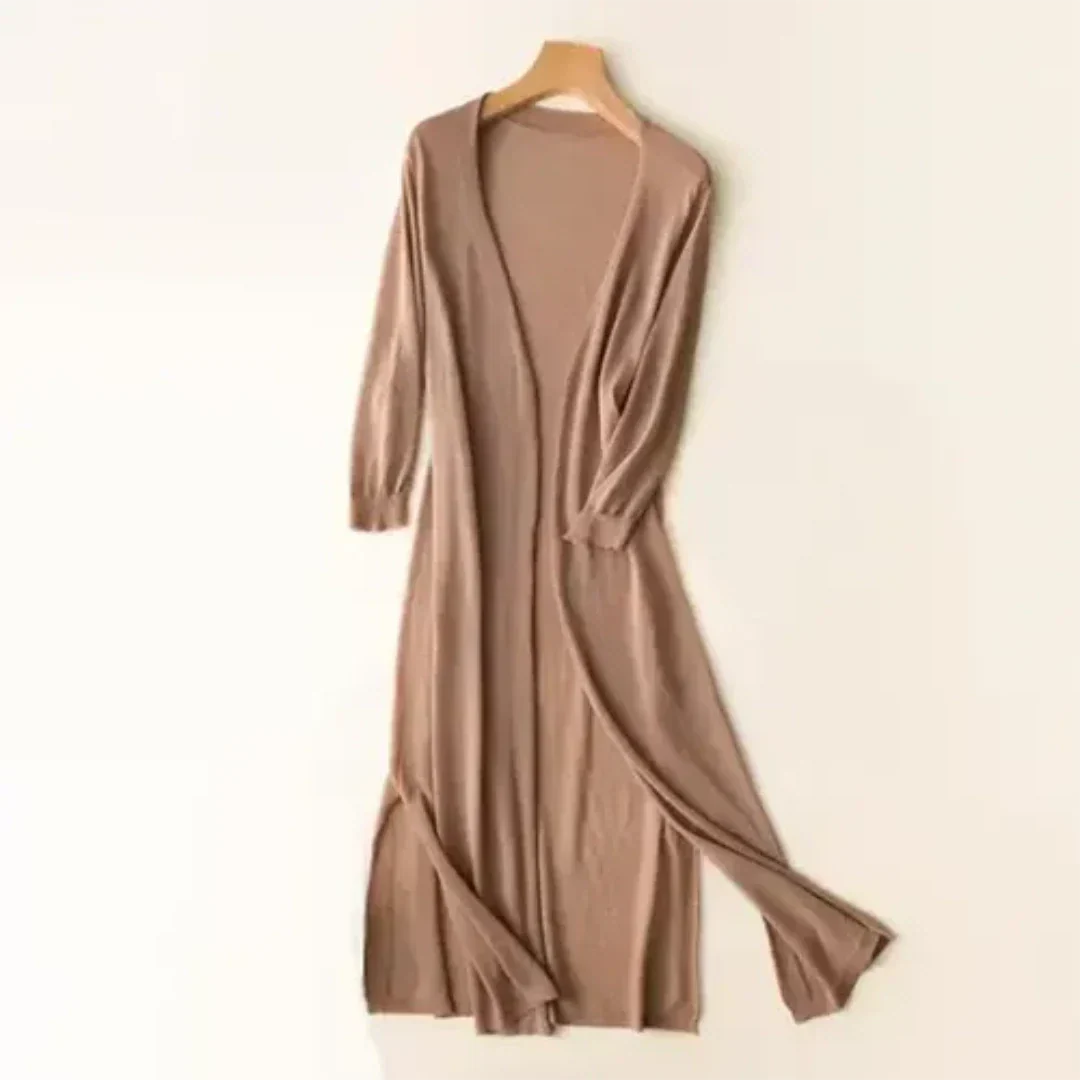 Women's long cardigan made of lightweight material with long sleeves