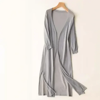 Women's long cardigan made of lightweight material with long sleeves