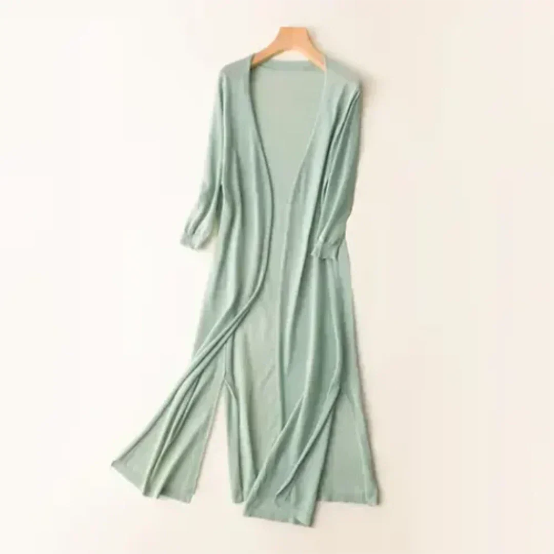 Women's long cardigan made of lightweight material with long sleeves