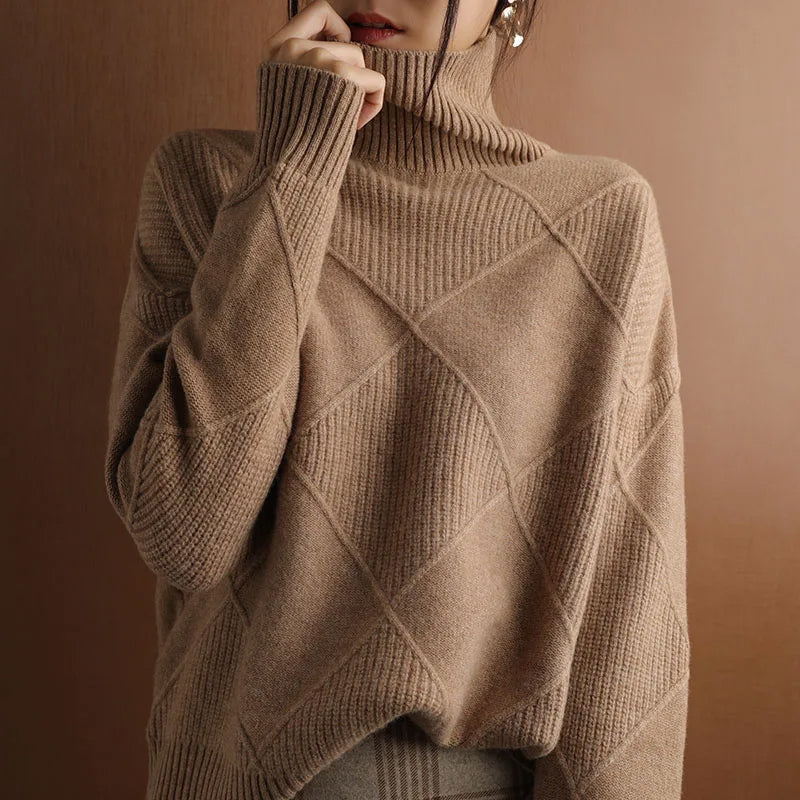 Women's turtleneck pullover with geometric pattern made of wool and elastane