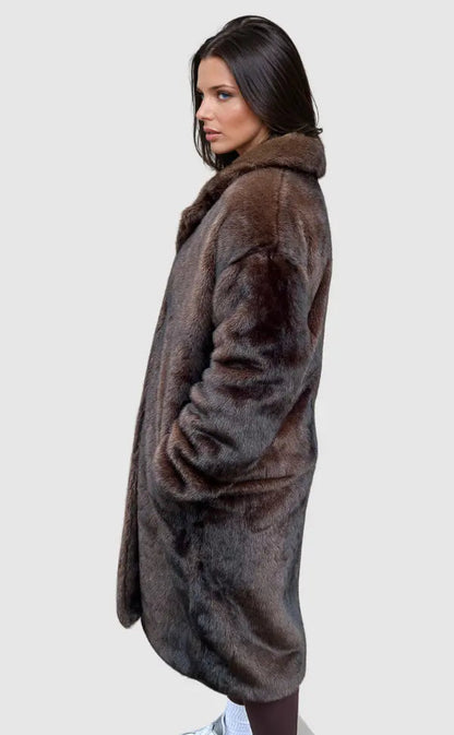 Women's coat made of faux fur with long fit
