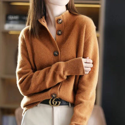 Cardigan made of cashmere blend with walnut buttons