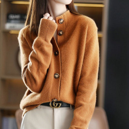 Cardigan made of cashmere blend with walnut buttons