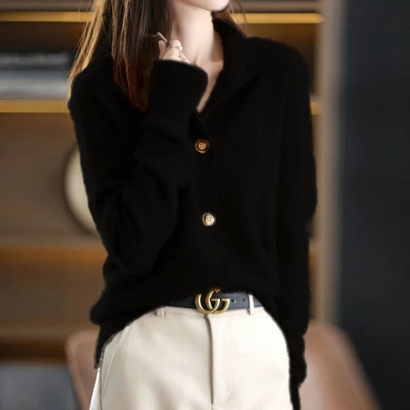 Cardigan made of cashmere blend with walnut buttons