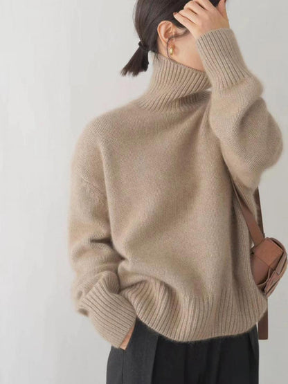 Women's cashmere sweater with turtleneck