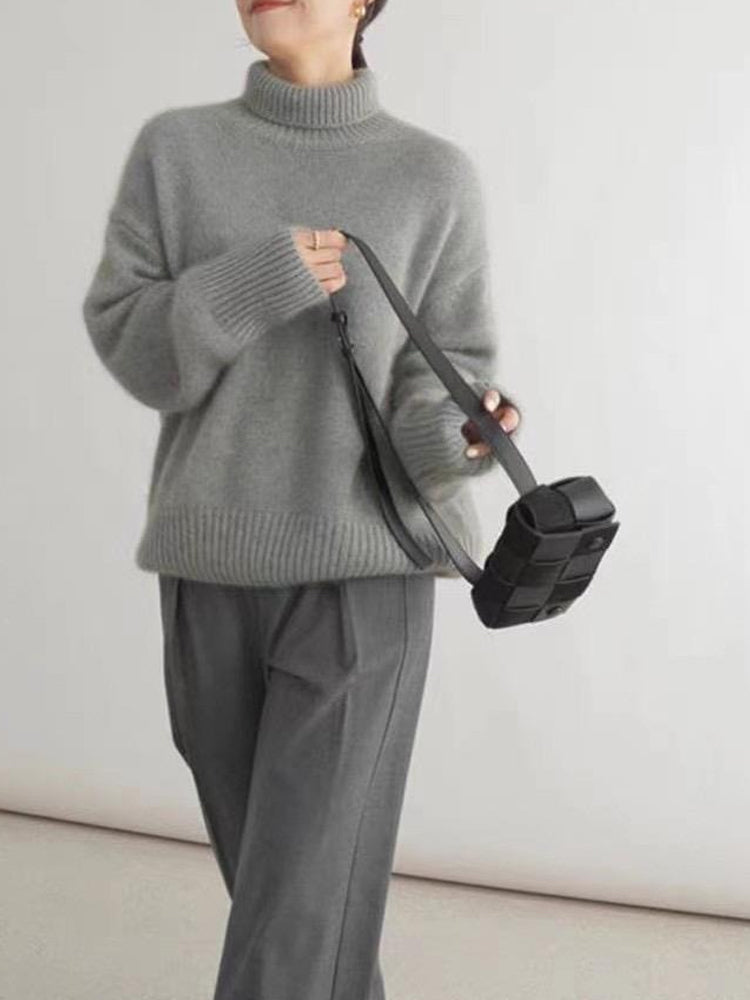 Women's cashmere sweater with turtleneck