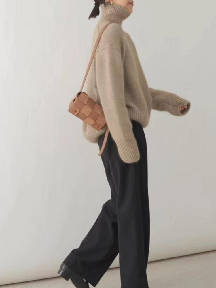 Women's cashmere sweater with turtleneck