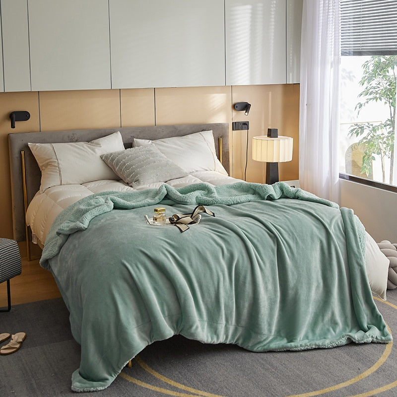 Alviora Throw Blanket – Ultra-Soft and Luxurious Blanket