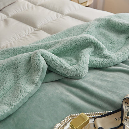 Alviora Throw Blanket – Ultra-Soft and Luxurious Blanket