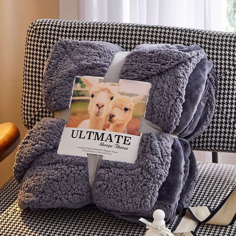 Alviora Throw Blanket – Ultra-Soft and Luxurious Blanket