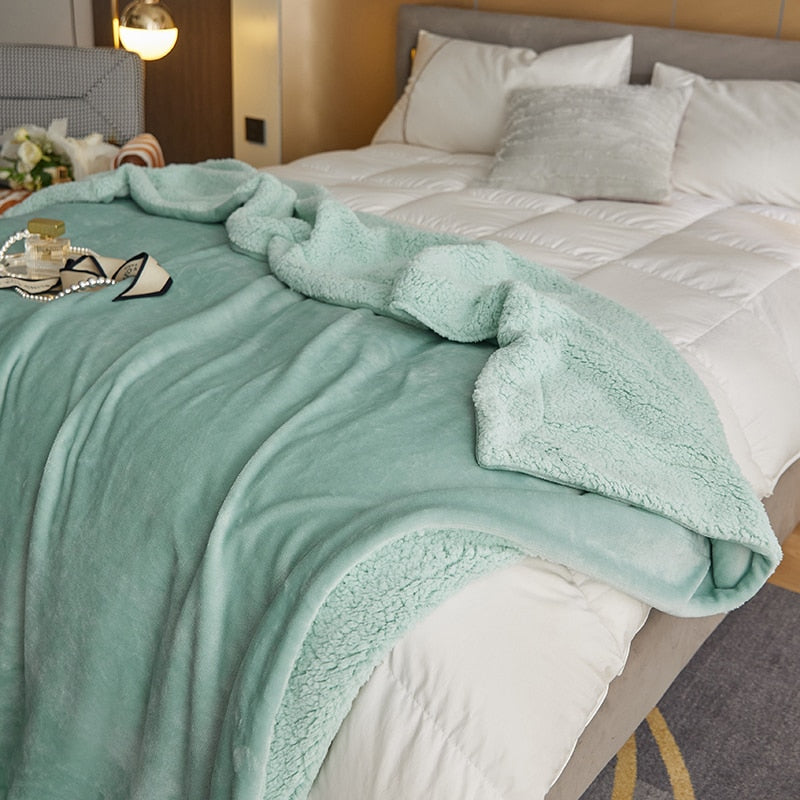 Alviora Throw Blanket – Ultra-Soft and Luxurious Blanket