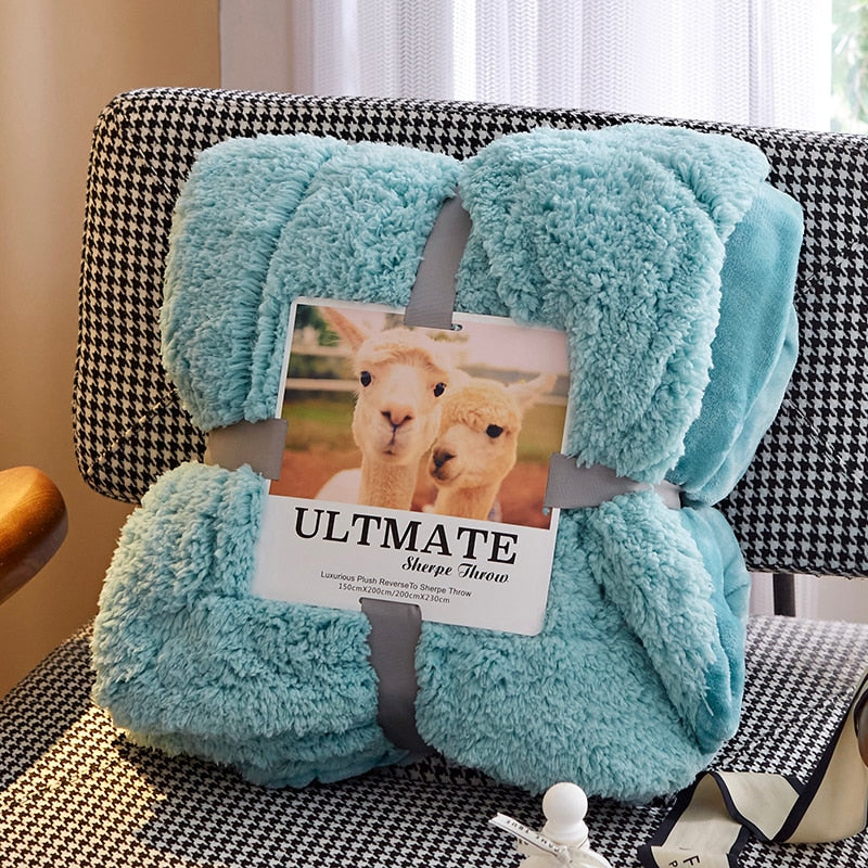 Alviora Throw Blanket – Ultra-Soft and Luxurious Blanket