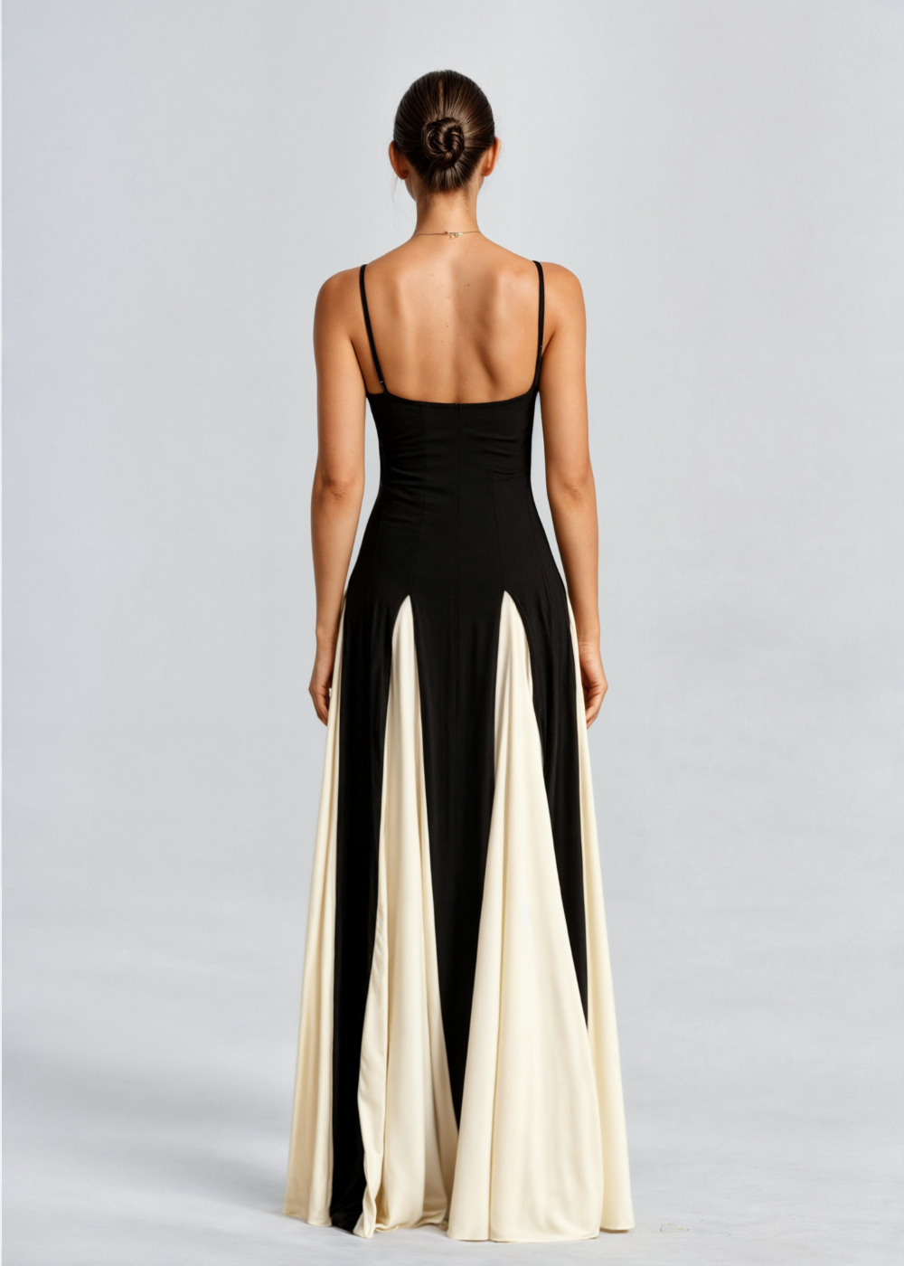 Serena women's maxi dress with flowing cut and sleeveless design
