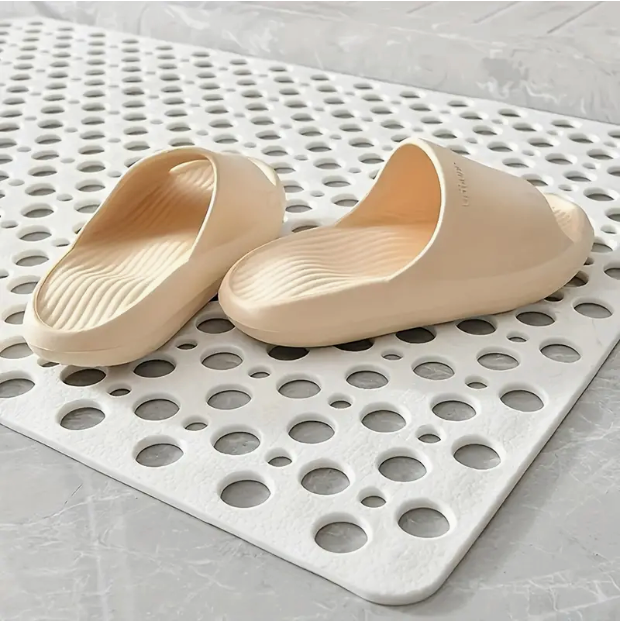 Silicone shower mat, non-slip with suction cups, water-draining hole structure, mold resistant
