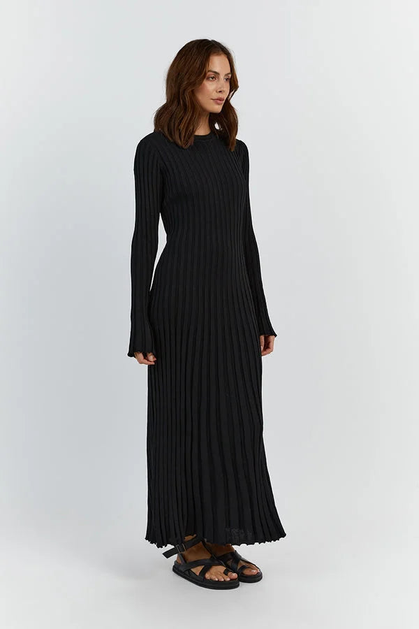 Floor-length women's maxi dress with vertical lines and slim silhouette