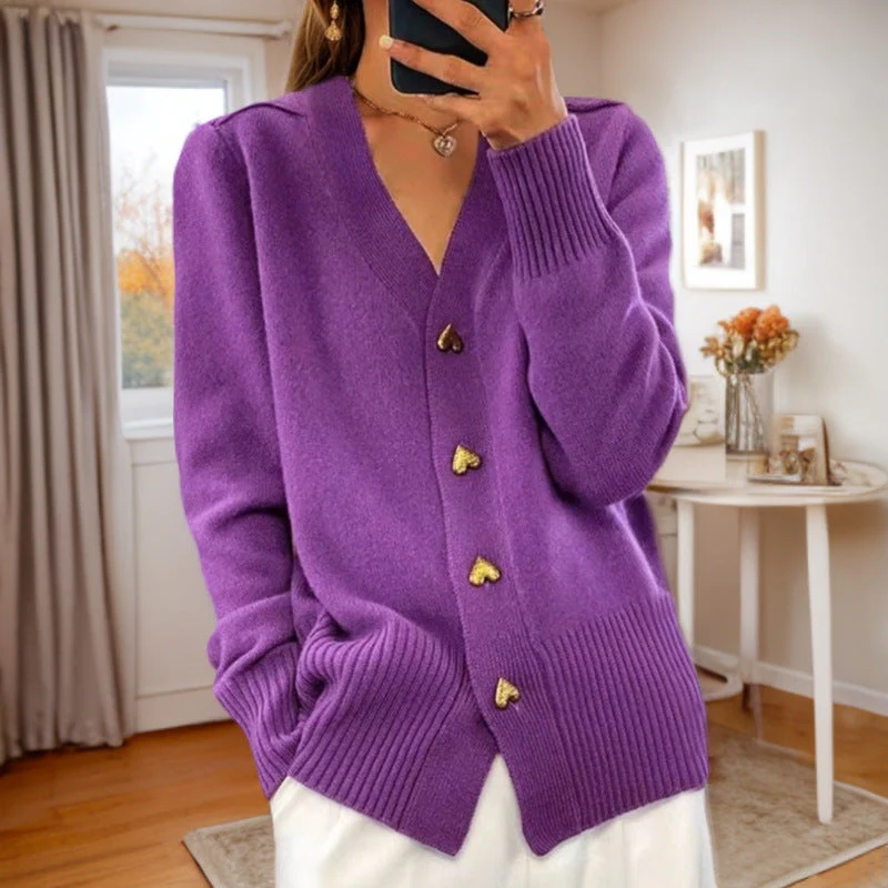 Women's cardigan with V-neck made of wool blend and heart buttons