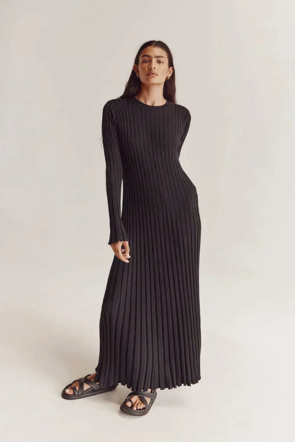 Floor-length women's maxi dress with vertical lines and slim silhouette