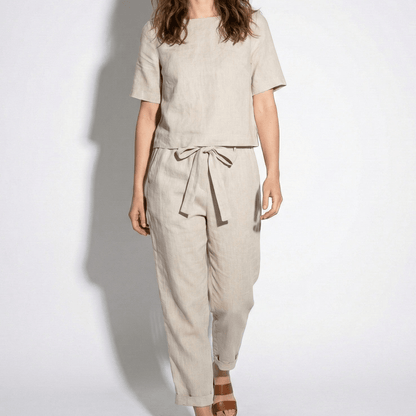 Women's 2-piece summer suit with short sleeve top and tapered pants